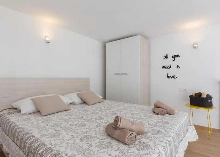 Pomet Delux Studio